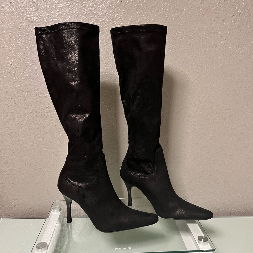 Donald J Pliner Vondra heeled boots. Metallic black color. Size 6.